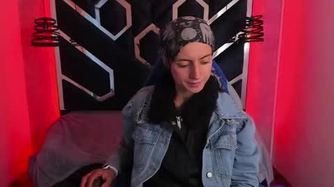 Snapshot of fieramadame chatting on 01.18.25 online show from 01.18.25