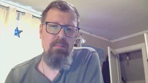 Snapshot of figuredraw chatting on 04.22.26 figuredraw online show from 04.22.26