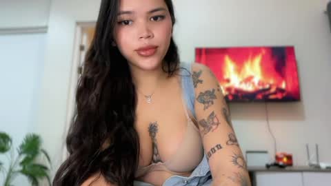 Snapshot of filipina_demure chatting on 04.07.26 Sandy online show from 04.07.26