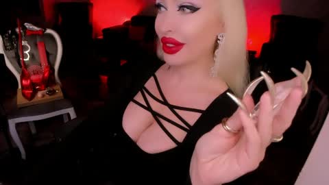 Snapshot of findom_god chatting on 04.20.26 AlfaFemale online show from 04.20.26