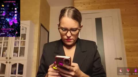 Snapshot of findom_lady_shine chatting on 09.21.25 Lady online show from 09.21.25