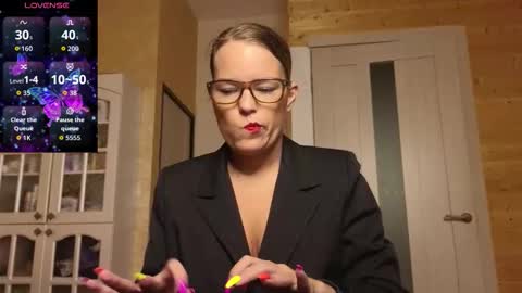 Snapshot of findom_lady_shine chatting on 09.28.25 Lady online show from 09.28.25