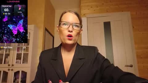 Snapshot of findom_lady_shine chatting on 10.05.25 Lady online show from 10.05.25