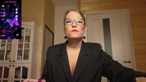 Snapshot of findom_lady_shine chatting on 10.15.25 Lady online show from 10.15.25