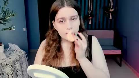 Snapshot of fioramarmoris chatting on 07.18.26 fiora online show from 07.18.26