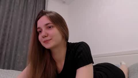 fireflies_fly_ online show from 12.04.25