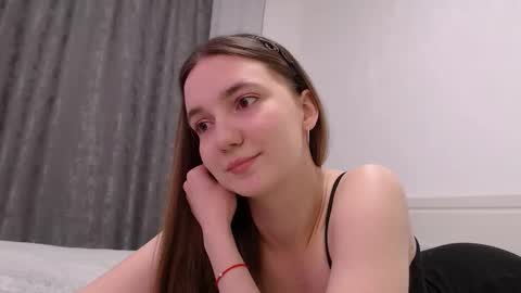 fireflies_fly_ online show from 01.06.26