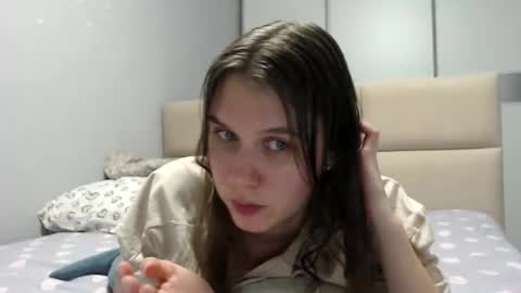 Snapshot of firststarsara chatting on 01.12.25 Sara online show from 01.12.25