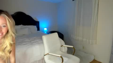 Snapshot of fitandfriskyfunxxx chatting on 12.08.24 Jamie or Frisky  online show from 12.08.24