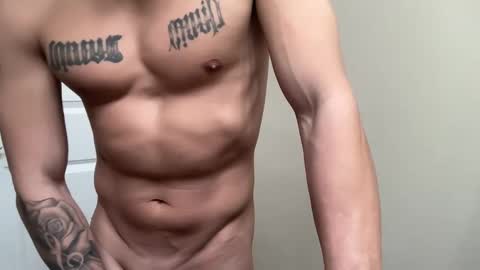 Snapshot of fithornyandtatted chatting on 12.18.24 fithornyandtatted online show from 12.18.24