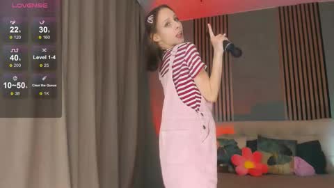 im Linda please give me thumbs up online show from 11.25.25