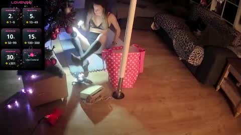 Snapshot of flakoyflaki chatting on 12.20.24 flakoyflaki online show from 12.20.24