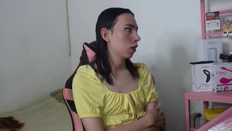 Snapshot of flaream_angel chatting on 11.05.25 Alexa online show from 11.05.25