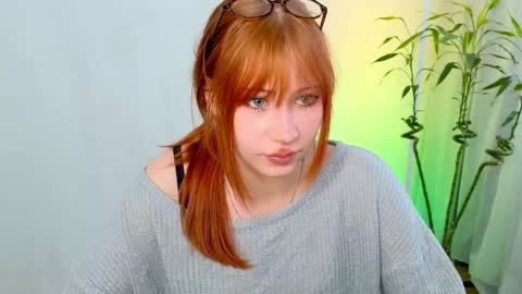 Snapshot of fleur_fox chatting on 05.28.26 fleur_fox online show from 05.28.26