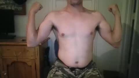 Snapshot of flfunguy1985 chatting on 11.03.25 flfunguy1985 online show from 11.03.25