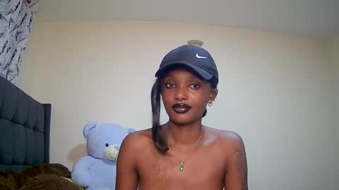 Snapshot of flirtyy_sheery chatting on 12.10.24 sheery online show from 12.10.24