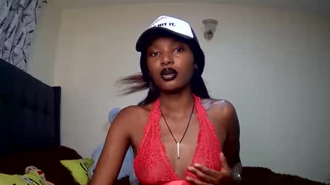 Snapshot of flirtyy_sheery chatting on 01.06.25 sheery online show from 01.06.25