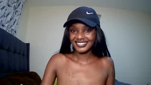 Snapshot of flirtyy_sheery chatting on 01.19.25 sheery online show from 01.19.25