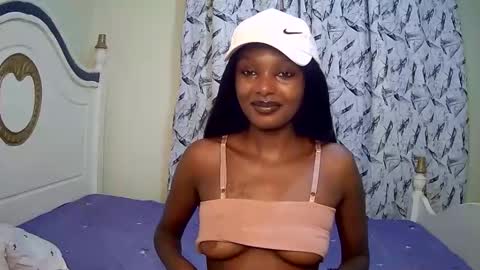 Snapshot of flirtyy_sheery chatting on 03.04.25 sheery online show from 03.04.25