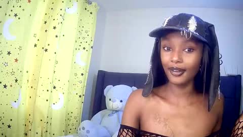 Snapshot of flirtyy_sheery chatting on 09.30.25 sheery online show from 09.30.25