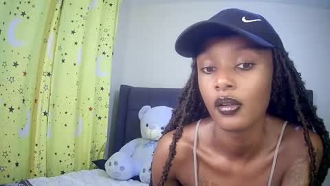 Snapshot of flirtyy_sheery chatting on 10.13.25 sheery online show from 10.13.25