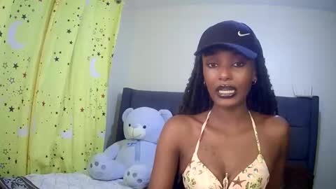 Snapshot of flirtyy_sheery chatting on 10.14.25 sheery online show from 10.14.25