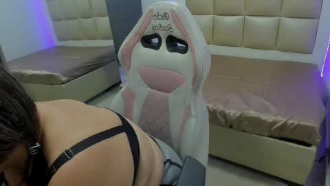 Snapshot of flora_js_ chatting on 04.14.26 flora_js_ online show from 04.14.26