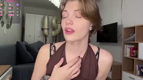 Snapshot of florenceheatly chatting on 06.14.26 Flora online show from 06.14.26