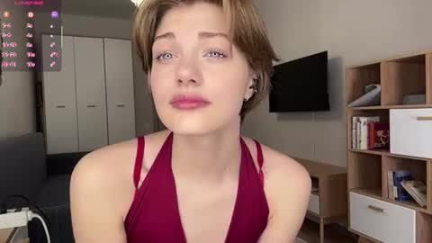 Snapshot of florenceheatly chatting on 06.17.26 Flora online show from 06.17.26