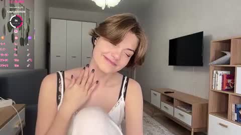 Snapshot of florenceheatly chatting on 06.18.26 Flora online show from 06.18.26