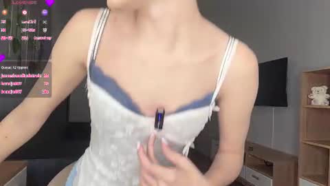 Snapshot of florenceheatly chatting on 06.28.26 Flora online show from 06.28.26