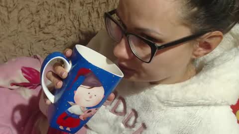 Snapshot of flowercandydoll chatting on 12.27.24 say meow and send tip  online show from 12.27.24