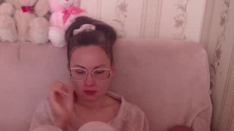 Snapshot of flowercandydoll13 chatting on 05.04.26 say meow and send tip online show from 05.04.26