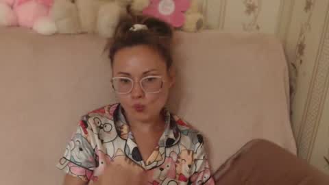 Snapshot of flowercandydoll13 chatting on 07.20.26 say meow and send tip online show from 07.20.26