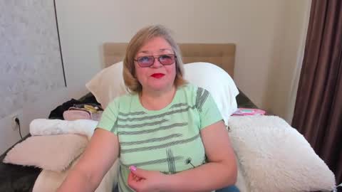 Snapshot of flowerlover8 chatting on 03.11.25 Flowerlower online show from 03.11.25