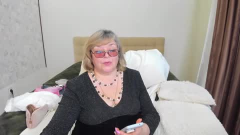 Snapshot of flowerlover8 chatting on 03.11.25 Flowerlower online show from 03.11.25