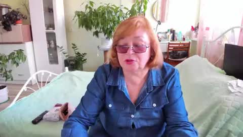 Snapshot of flowerlover8 chatting on 09.28.25 Flowerlower online show from 09.28.25