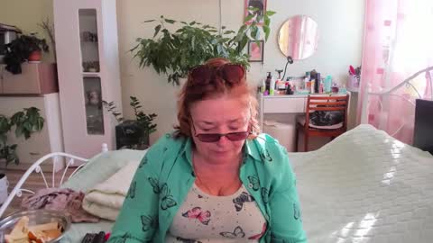 Snapshot of flowerlover8 chatting on 10.01.25 Flowerlower online show from 10.01.25