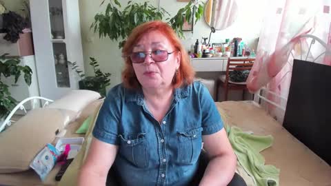 Snapshot of flowerlover8 chatting on 10.13.25 Flowerlower online show from 10.13.25