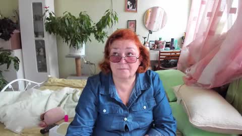 Snapshot of flowerlover8 chatting on 10.15.25 Flowerlower online show from 10.15.25