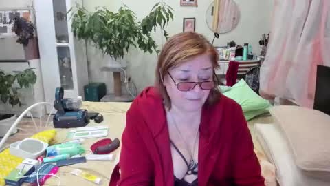 Snapshot of flowerlover8 chatting on 10.28.25 Flowerlower online show from 10.28.25