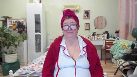 Snapshot of flowerlover8 chatting on 12.05.25 Flowerlower online show from 12.05.25