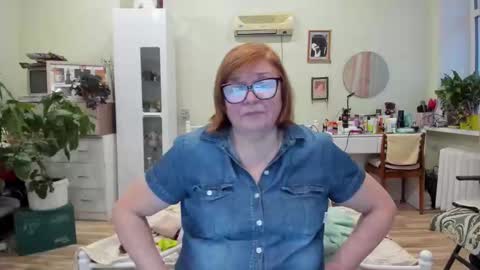 Snapshot of flowerlover8 chatting on 12.18.25 Flowerlower online show from 12.18.25