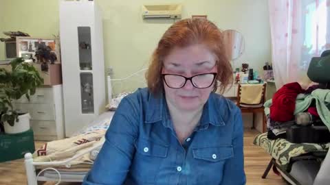 Snapshot of flowerlover8 chatting on 12.21.25 Flowerlower online show from 12.21.25