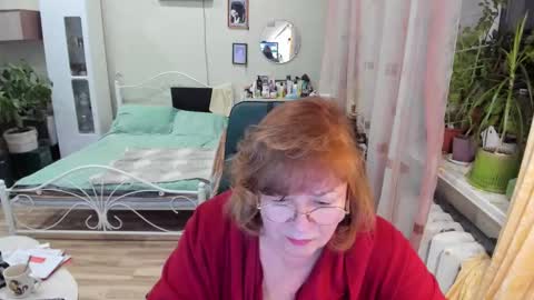 Snapshot of flowerlover8 chatting on 02.04.26 Flowerlower online show from 02.04.26