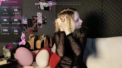 Snapshot of fluffy_cloude chatting on 04.23.26 fluffy_cloude online show from 04.23.26