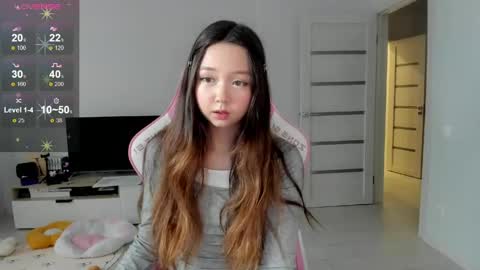 Snapshot of fluffy_rose chatting on 05.31.26 Rose online show from 05.31.26