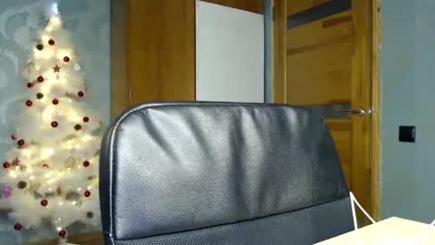 Molli  Ready for any play with you. Hottest show in pvt  Help a student earn big tokens  online show from 12.27.24