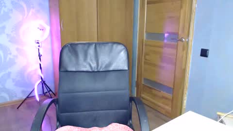 Molli  Ready for any play with you. Hottest show in pvt  Help a student earn big tokens  online show from 02.18.25