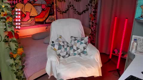 Snapshot of forest_lina chatting on 12.08.24 online show from 12.08.24